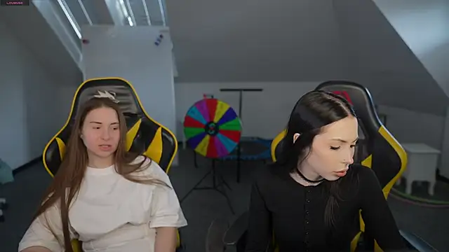 VivianSweet  online show from 12, 4, 2026