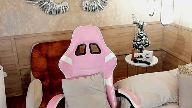 Skyyle  online show from 18, 12, 2025