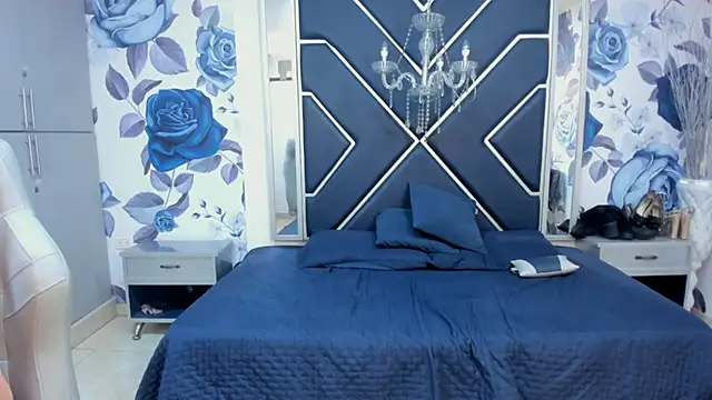 LatinaHoleQueen online show from 24, 10, 2025