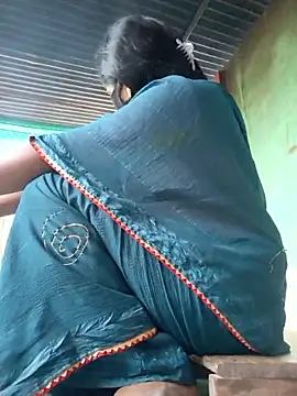 Snapshot of Falguni_Desai chatting on 17, 12, 2025 Falguni Desai online show from 17, 12, 2025