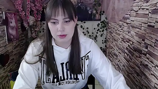 Amanda Bright  online show from 6, 10, 2025