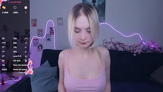 Snapshot of Megan--chan chatting on 4, 4, 2026 Megan--chan online show from 4, 4, 2026