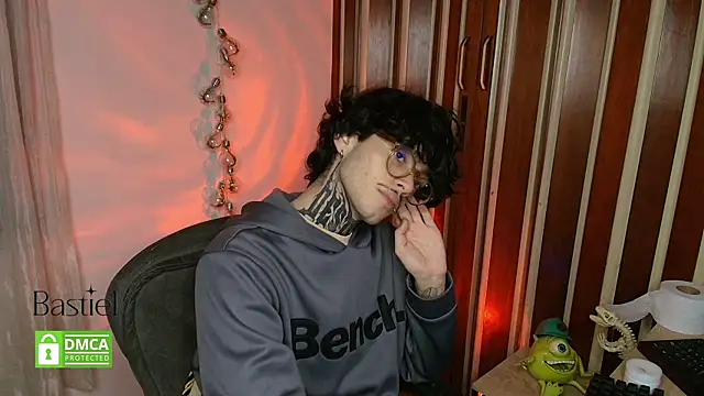 Snapshot of Mihail_leroy chatting on 8, 10, 2025 Mihail leroy online show from 8, 10, 2025