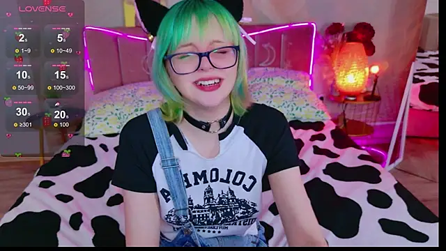 CoralineYoung online show from 19, 4, 2026