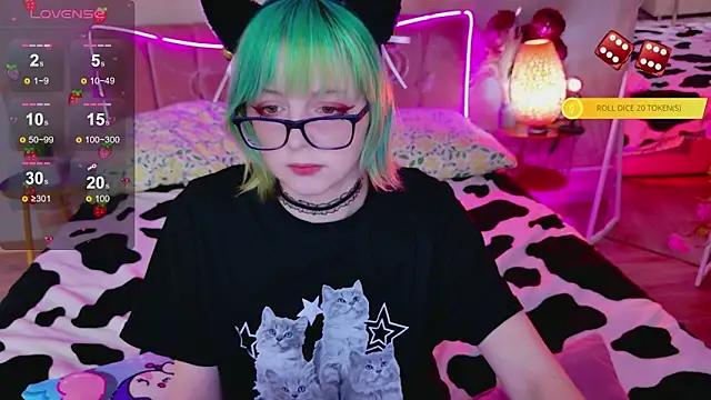 CoralineYoung online show from 22, 4, 2026