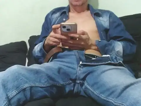 Snapshot of Breiner_hotxxl chatting on 10, 9, 2025 Breiner hotxxl online show from 10, 9, 2025