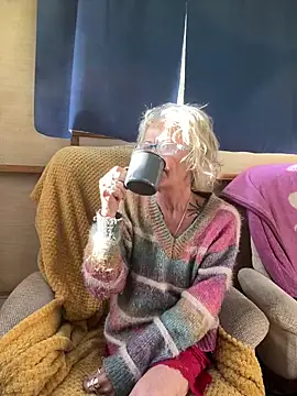Snapshot of ladyboatlady chatting on 24, 4, 2026 ladyboatlady online show from 24, 4, 2026