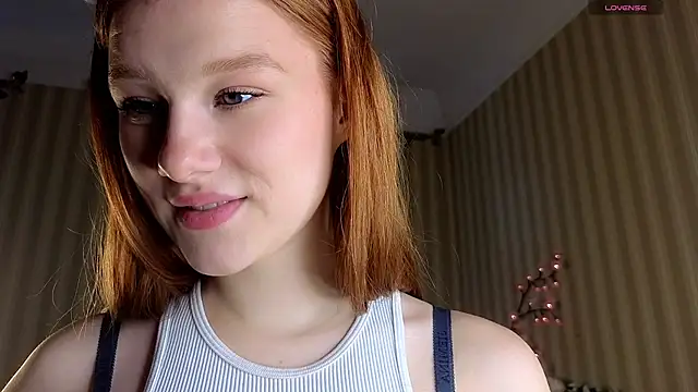 Juuulia  online show from 5, 4, 2026