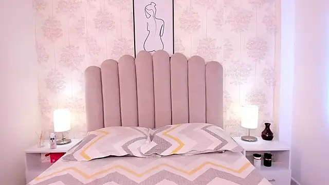 ShaynaHosk online show from 14, 11, 2025