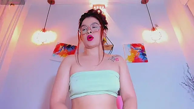 Snapshot of Karlaliones69 chatting on 4, 12, 2025 Karlaliones69 online show from 4, 12, 2025