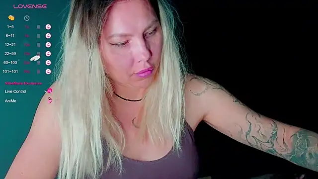 frankiefoxie  online show from 16, 10, 2025