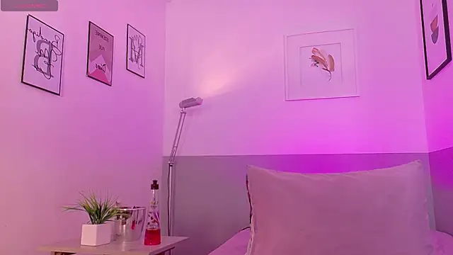 Snapshot of cutepetitee chatting on 23, 4, 2026 cutepetitee online show from 23, 4, 2026