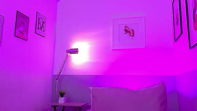 Snapshot of cutepetitee chatting on 29, 4, 2026 cutepetitee online show from 29, 4, 2026
