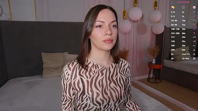 LollaSpencer online show from 6, 4, 2026