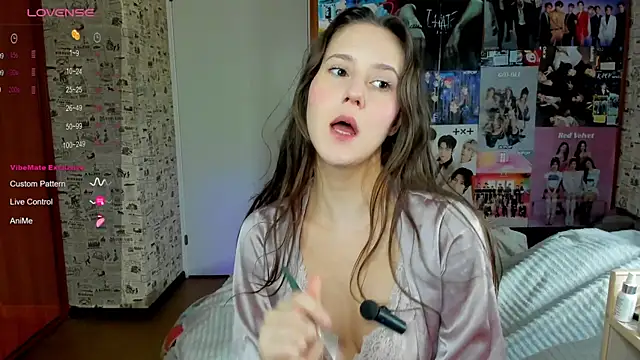 Snapshot of LucyRose3 chatting on 3, 11, 2025 LucyRose3 online show from 3, 11, 2025