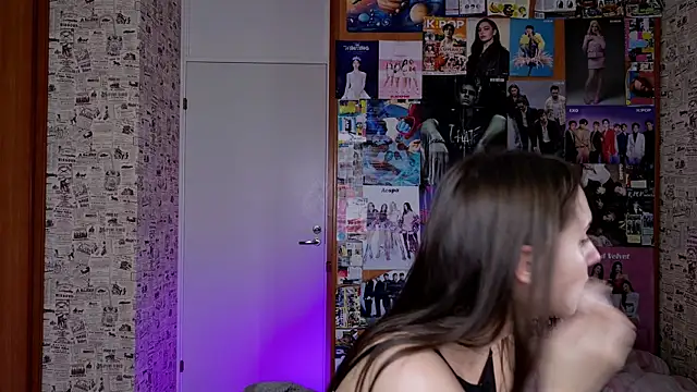 Snapshot of LucyRose3 chatting on 20, 11, 2025 LucyRose3 online show from 20, 11, 2025