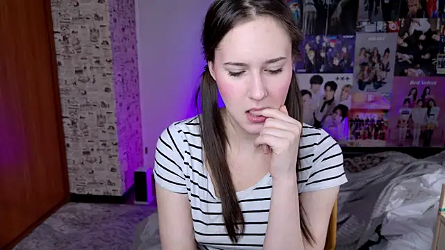 Snapshot of LucyRose3 chatting on 26, 11, 2025 LucyRose3 online show from 26, 11, 2025