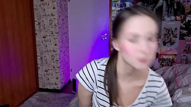 Snapshot of LucyRose3 chatting on 27, 11, 2025 LucyRose3 online show from 27, 11, 2025