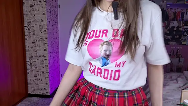 Snapshot of LucyRose3 chatting on 2, 12, 2025 LucyRose3 online show from 2, 12, 2025