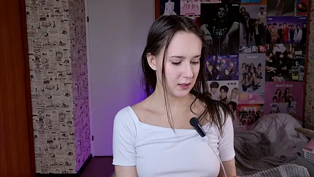 Snapshot of LucyRose3 chatting on 15, 12, 2025 LucyRose3 online show from 15, 12, 2025