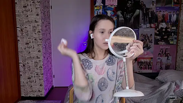 Snapshot of LucyRose3 chatting on 17, 12, 2025 LucyRose3 online show from 17, 12, 2025