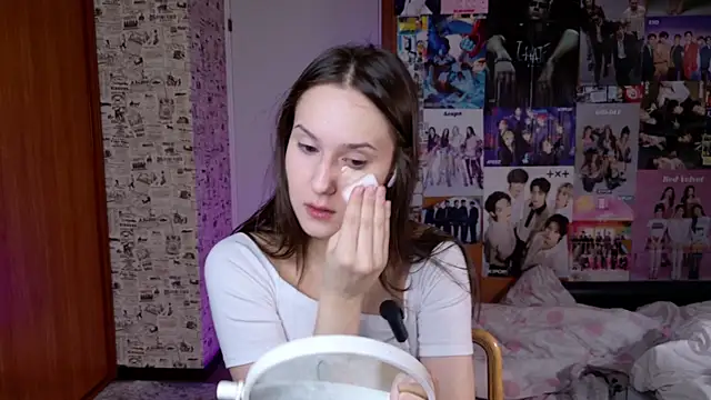 Snapshot of LucyRose3 chatting on 17, 12, 2025 LucyRose3 online show from 17, 12, 2025