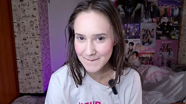 Snapshot of LucyRose3 chatting on 19, 12, 2025 LucyRose3 online show from 19, 12, 2025