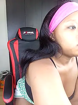 Snapshot of Young_Slut21 chatting on 16, 10, 2025 Young Slut21 online show from 16, 10, 2025