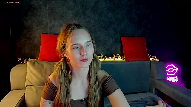 Snapshot of Casey_Sweeet chatting on 4, 2, 2026 Casey Sweeet online show from 4, 2, 2026