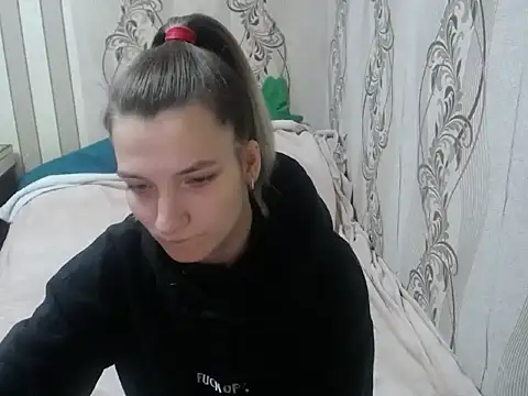 Snapshot of AlissaClark chatting on 27, 10, 2025 AlissaClark online show from 27, 10, 2025