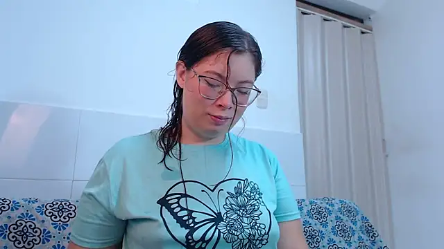 Snapshot of zoewhite2 chatting on 6, 10, 2025 zoewhite2 online show from 6, 10, 2025