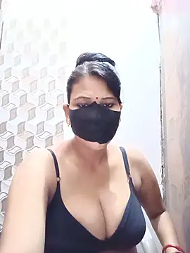 Snapshot of varnika chatting on 18, 6, 2026 varnika online show from 18, 6, 2026