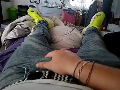 Snapshot of bimbomonello chatting on 19, 10, 2025 bimbomonello online show from 19, 10, 2025