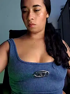 Snapshot of Valenn_fernandez chatting on 6, 4, 2026 Valenn fernandez online show from 6, 4, 2026