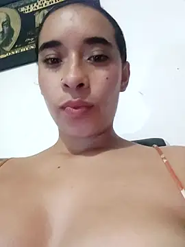 Snapshot of Valenn_fernandez chatting on 5, 5, 2026 Valenn fernandez online show from 5, 5, 2026