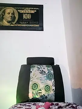 Snapshot of Valenn_fernandez chatting on 7, 5, 2026 Valenn fernandez online show from 7, 5, 2026
