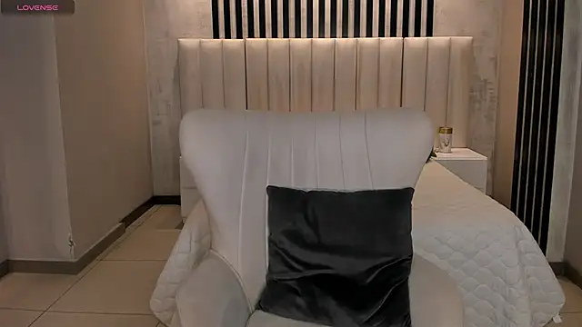 AmbarJames  online show from 4, 4, 2026