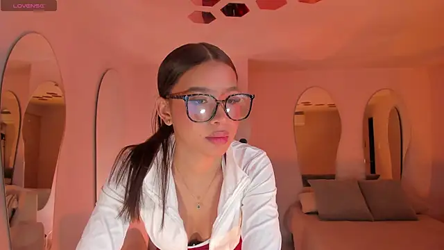 Snapshot of SophieHouston_ chatting on 1, 7, 2026 SophieHouston online show from 1, 7, 2026