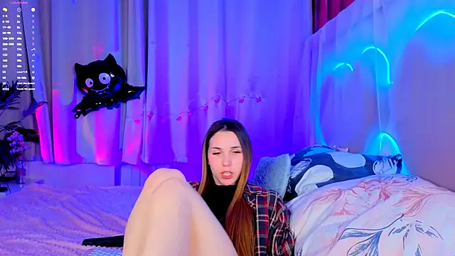 Snapshot of -CindyLou chatting on 24, 10, 2025 -CindyLou online show from 24, 10, 2025