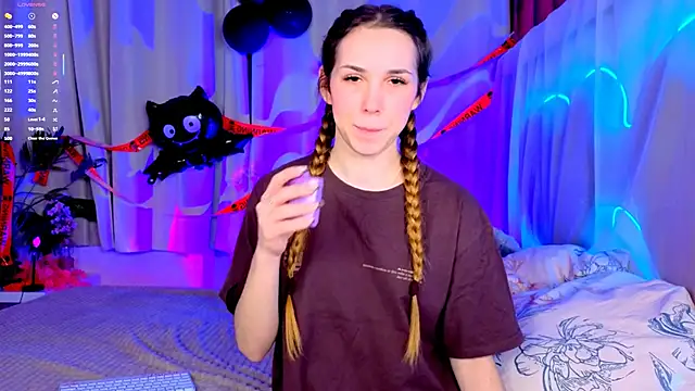 Snapshot of -CindyLou chatting on 31, 10, 2025 -CindyLou online show from 31, 10, 2025