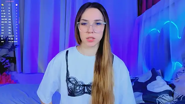 Snapshot of -CindyLou chatting on 3, 12, 2025 -CindyLou online show from 3, 12, 2025