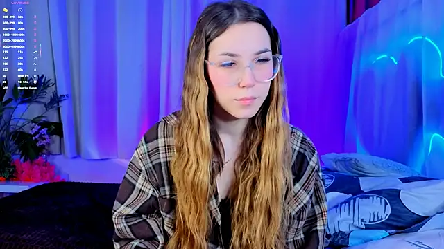 Snapshot of -CindyLou chatting on 5, 12, 2025 -CindyLou online show from 5, 12, 2025