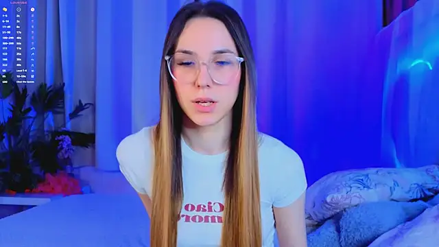 Snapshot of -CindyLou chatting on 19, 12, 2025 -CindyLou online show from 19, 12, 2025