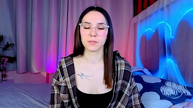 Snapshot of -CindyLou chatting on 3, 2, 2026 -CindyLou online show from 3, 2, 2026