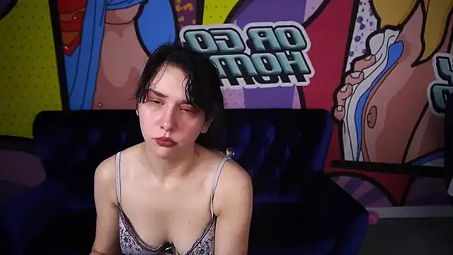 Snapshot of LiviaShy chatting on 4, 12, 2025 LiviaShy online show from 4, 12, 2025