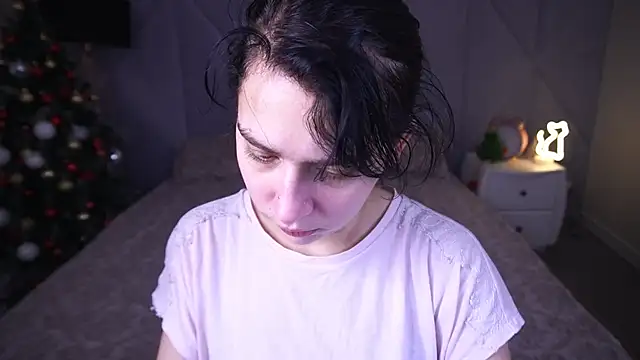 Snapshot of LiviaShy chatting on 18, 12, 2025 LiviaShy online show from 18, 12, 2025