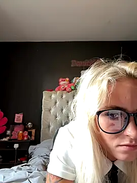 Snapshot of ShortySweet chatting on 15, 9, 2025 ShortySweet online show from 15, 9, 2025