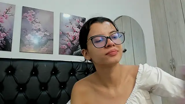 Snapshot of pinky_f00x chatting on 19, 6, 2026 pinky f00x online show from 19, 6, 2026