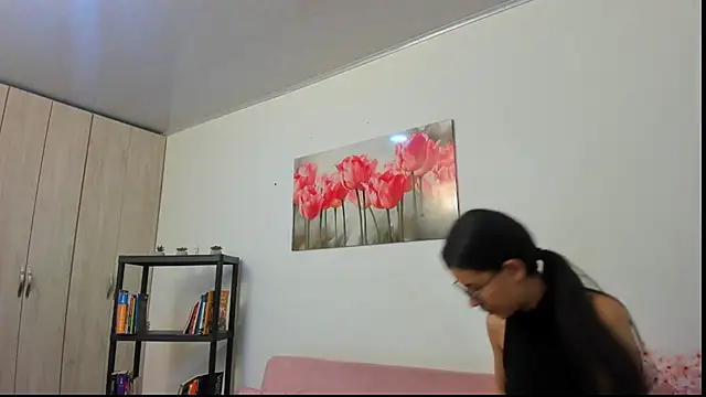 Snapshot of pinky_f00x chatting on 6, 7, 2026 pinky f00x online show from 6, 7, 2026