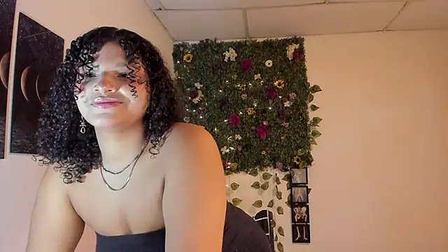 chloe kisses online show from 16, 10, 2025